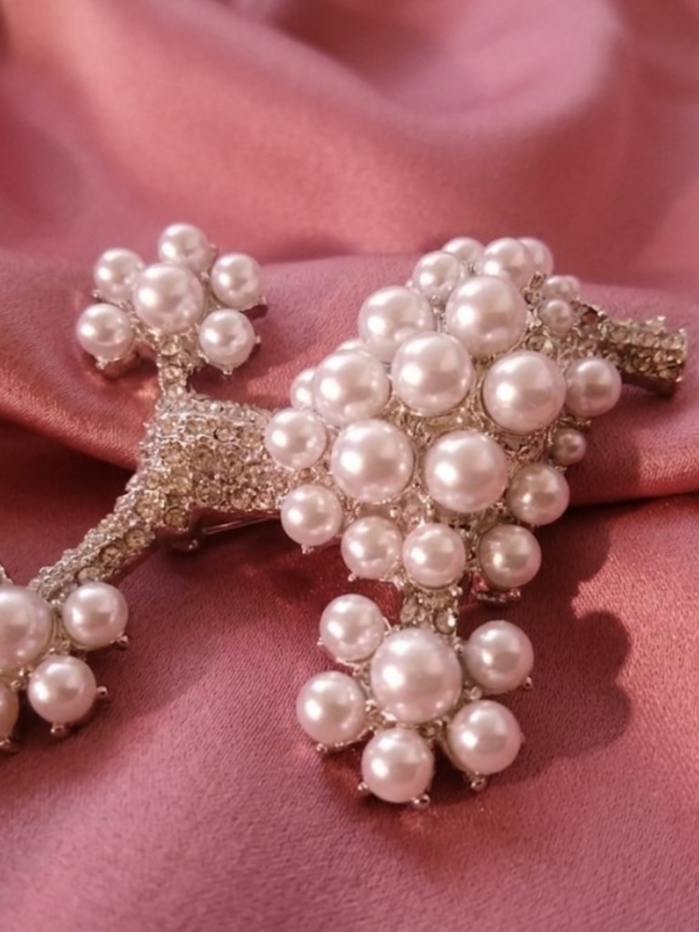Elegant Pearl Cluster Brooch